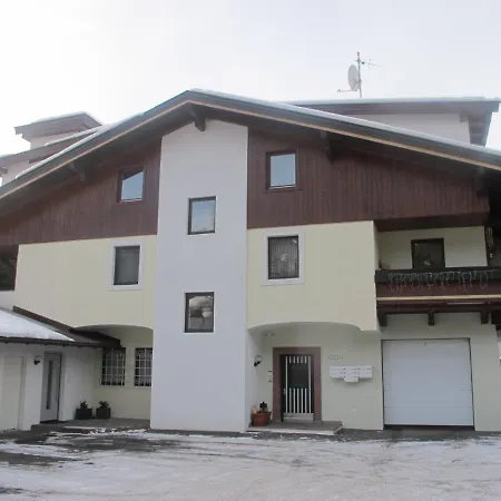 1 Gartenwohnung Appartamento